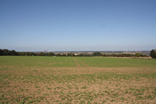 Blick von der unterhalb der Bantorfer Höhe nach Norden …