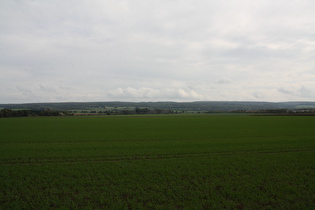 Blick vom Weserradweg auf Allersheim und den Solling