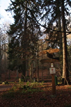 Fahrradwegweiser in die richtige Richtung, also bergauf