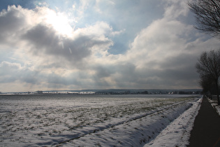 … Blick nach Süden zum Solling, …