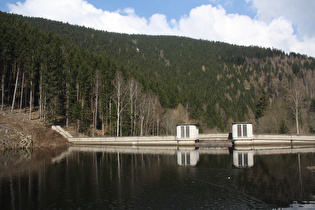 teilweise vereistes Ausgleichsbecken der Okertalsperre