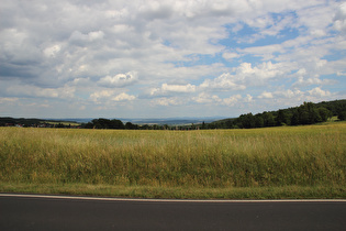 Blick nach Osten, am Horizont der Thüringer Wald