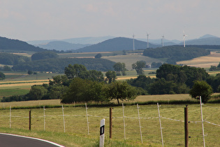 Zoom auf die Rhön mit der Wasserkuppe