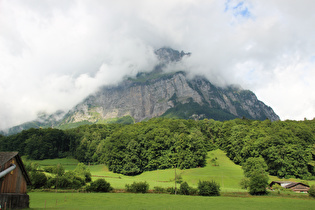 der Vorderglärnisch in Wolken