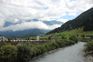 die Linth bei Nidfurn, Blick flussabwärts