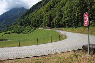 die erste Serpentine der Tour — und ein Hinweis auf Velofahrspaß