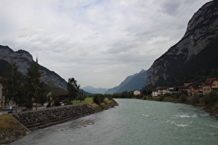 die Reuss in Erstfeld, Blick flussabwärts