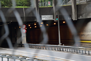 Zoom auf das Nordportal des Gotthard-Straßentunnels