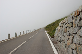 etwas weiter oben, Wolkenunterkante knapp über dem Asphalt