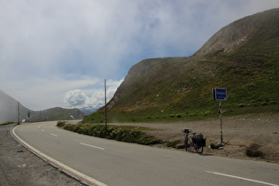 "Dach der Tour": Furkapass, Passhöhe; Blick nach Westen …