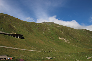 Serpentinen der Westrampe, Blick Richtung Passhöhe