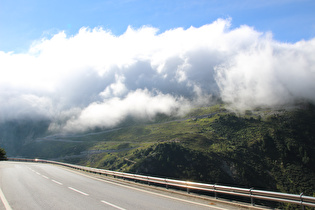 Blick auf die Ostrampe des Grimselpasses