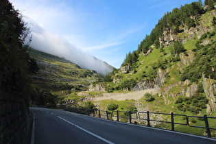 gemeinsamen Südrampe von Grimselpass und Furkapass, Blick auf die Ostrampe des Grimselpasses