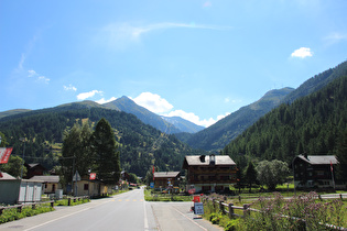 unterstes Ende der Westrampe des am 01.08.2011 überquerten Nufenenpasses in Ulrichen, gekreuzt von der Rhone-Route