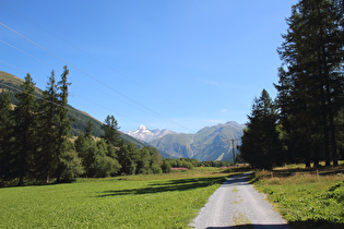 Rhone-Route zwischen Ulrichen und Bahnhof Geschinen, Blick talaufwärts …