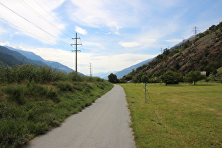 das Rhonetal bei Visp, Blick talabwärts …