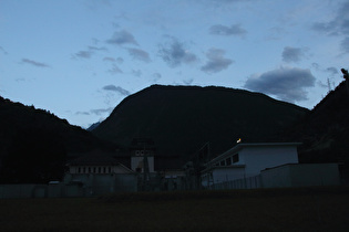 Blick talaufwärts Richtung v. l. n. r.: Saastal und Mattertal