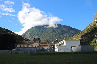 Etappenstart in Stalden-Ackersand bei ganz anderem Wetter als am Vortag, Blick talaufwärts