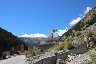 Zermatt, nördlicher Ortseingang, im Hintergrund das Matterhorn