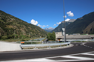 die Rhone bei Visp, Blick flussaufwärts …