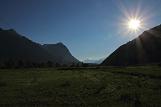 Abendstimmung im Rhonetal, Blick talabwärts über Susten auf den Zänd