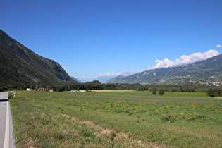 westlich des Pfynwaldes, Blick talabwärts …