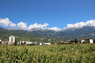 Blick über Sierre und die Ortschaften oberhalb nach Norden