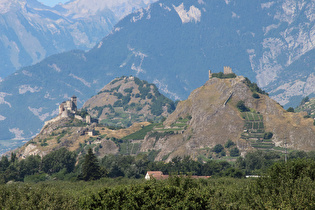 Zoom auf die Burghügel bei Sion