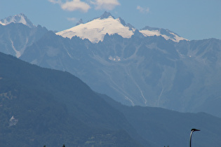 Zoom auf v. l. n. r.: Aiguille du Chardonnet und Aiguille du Tour (beide vereist)