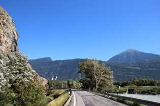 … und Blick flussaufwärts auf den Le Catogne am Horizont