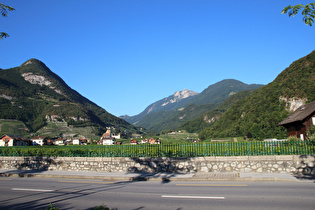 in Aigle, Blick ins Tal der Grande Eau, am Horizont der Le Chamossaire