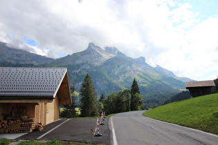 zwischen Reusch und Gründ, Blick auf die Les Diablerets in Wolken …