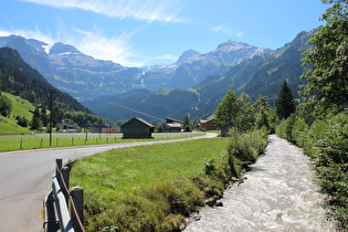 die Simme zwischen Oberried und Lenk, Blick flussaufwärts …