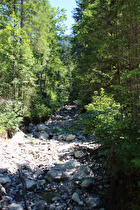 trocken gefallener Fluss neben den Simmenfällen