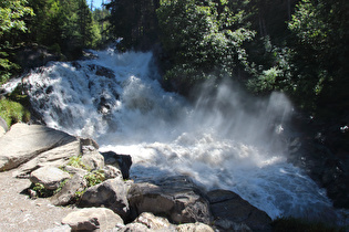 die Simmenfälle, Blick flussaufwärts