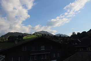 Abendstimmung in Zweisimmen, Blick Richtung Saanenmöser …