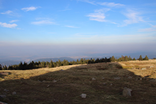 Blick vom Gipfelbereich nach Osten