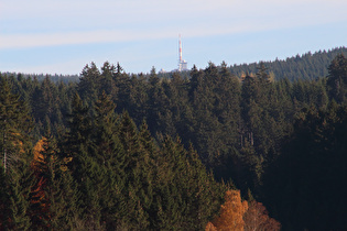 Zoom auf die Gebäude auf dem Brockengipfel