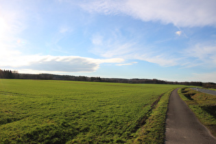 westlich von Arholsen, Blick auf den Solling, …