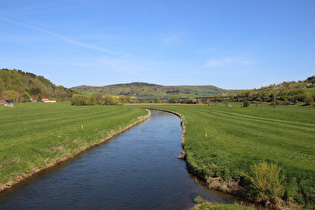 Leinetal bei Salzderhelden, Blick zum Altendorfer Berg