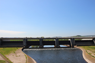 Leinepolder Salzderhelden, Abschlussbauwerk