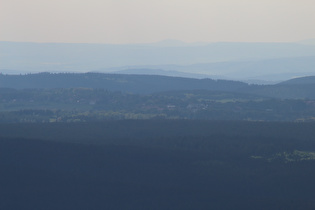 Zoom auf den Köterberg am Horizont