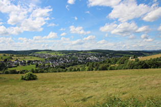 Blick über Erndtebrück nach Nordwesten …