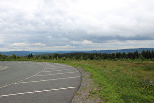 Parkplatz unterhalb des Gipfels, Blick nach Osten