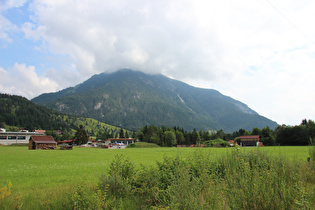 Blick über Weißenbach am Lech zur Gaichtspitze