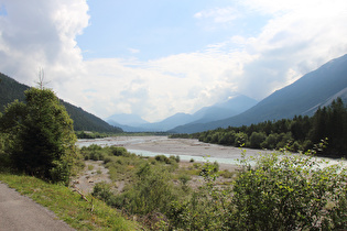 etwas weiter talaufwärts, Blick über den Lech flussabwärts …