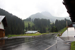 Blick auf Warth von einem Bushäuschen bei Gehren aus