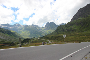 … Blick über das Großvermunt auf v. l. n. r.: die Valgraggetürme, die Valgraggespitzen und den Hochmaderer …