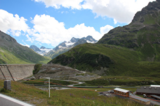 … und Blick über das Ochsental auf v. l. n. r.: Großen Piz Buin, Kleinen Piz Buin und Klostertaler Egghorn