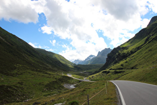 etwas weiter unten, Blick talaufwärts auf Berge der Silvrettagruppe …